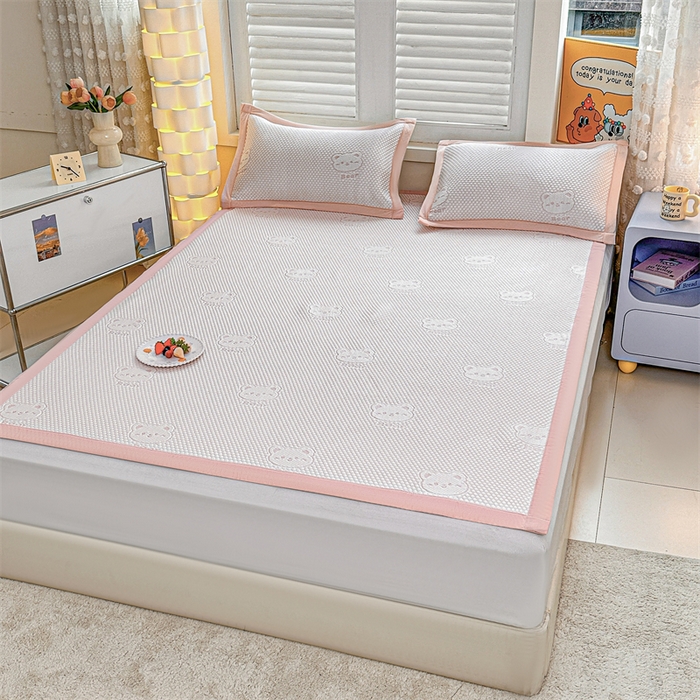 91家纺网 家纺一手货源 找家纺 喜歌家居 2025新款A类刺绣豆豆席小熊 小冰熊浅粉