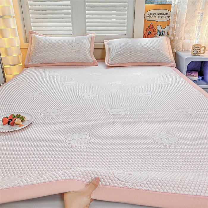 91家纺网 家纺一手货源 找家纺 喜歌家居 2025新款A类刺绣豆豆席小熊 小冰熊浅粉