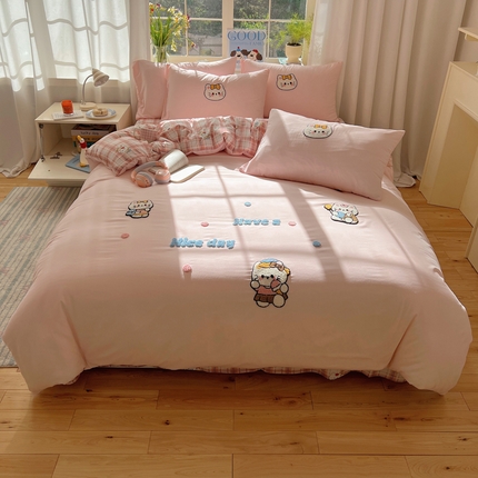 91家纺网 家纺一手货源 找家纺 韩都家居 2025新款卡通软萌水洗棉毛巾绣四件套 甜筒小猫