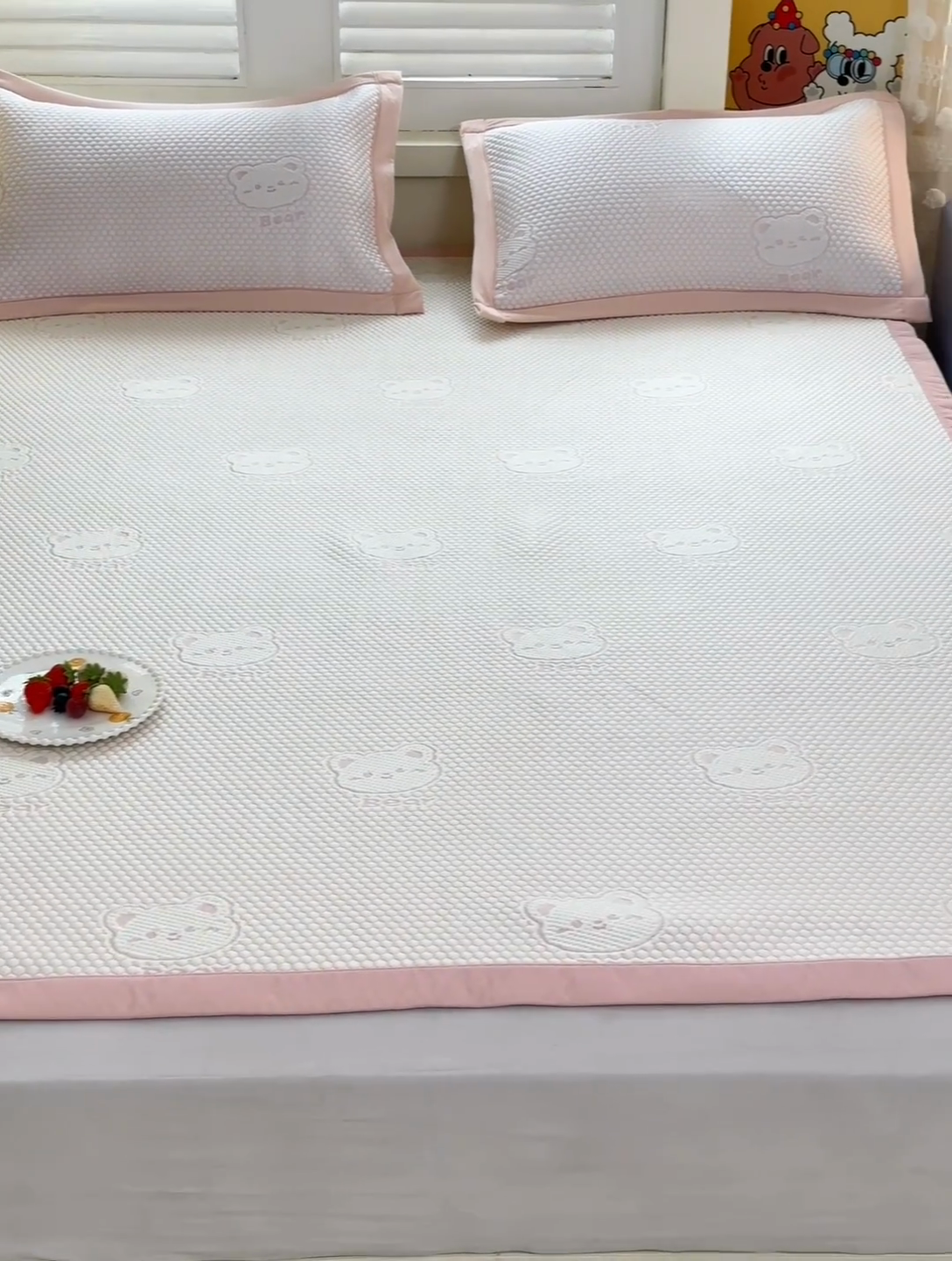 91家纺网 家纺一手货源 找家纺 喜歌家居 2025新款A类刺绣豆豆席小熊 小冰熊浅粉