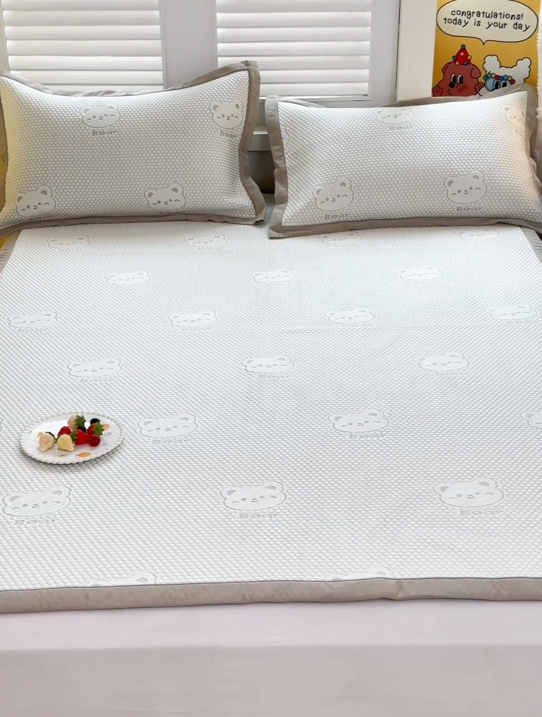 91家纺网 家纺一手货源 找家纺 喜歌家居 2025新款A类刺绣豆豆席小熊 小冰熊浅灰