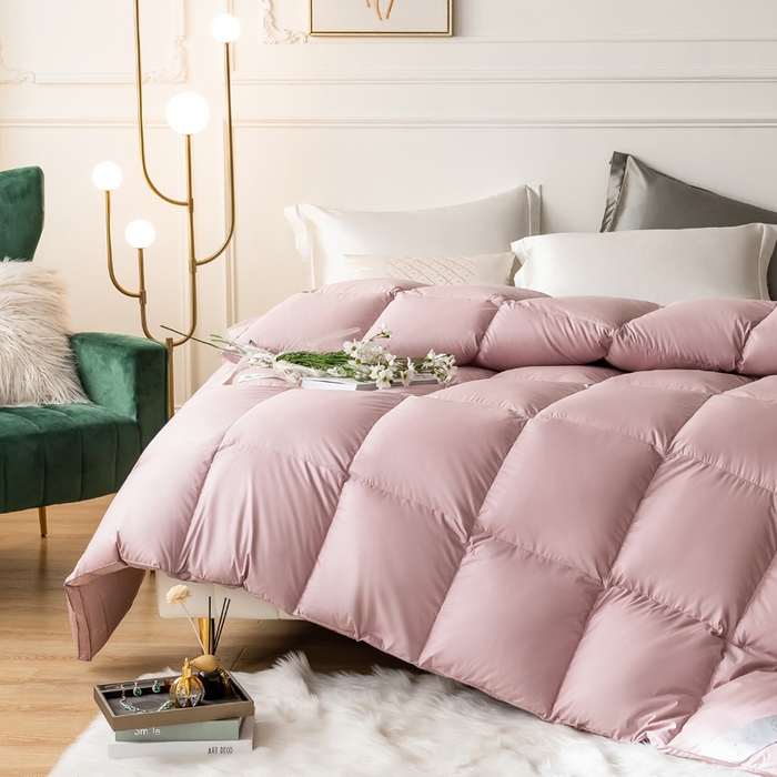 91家纺网 家纺一手货源 找家纺 圣梦莱羽绒家纺 2025新款140支超薄匹马棉羽绒冬被 95鹅绒被子加厚被芯羽绒（假一赔十万元） 豆沙色