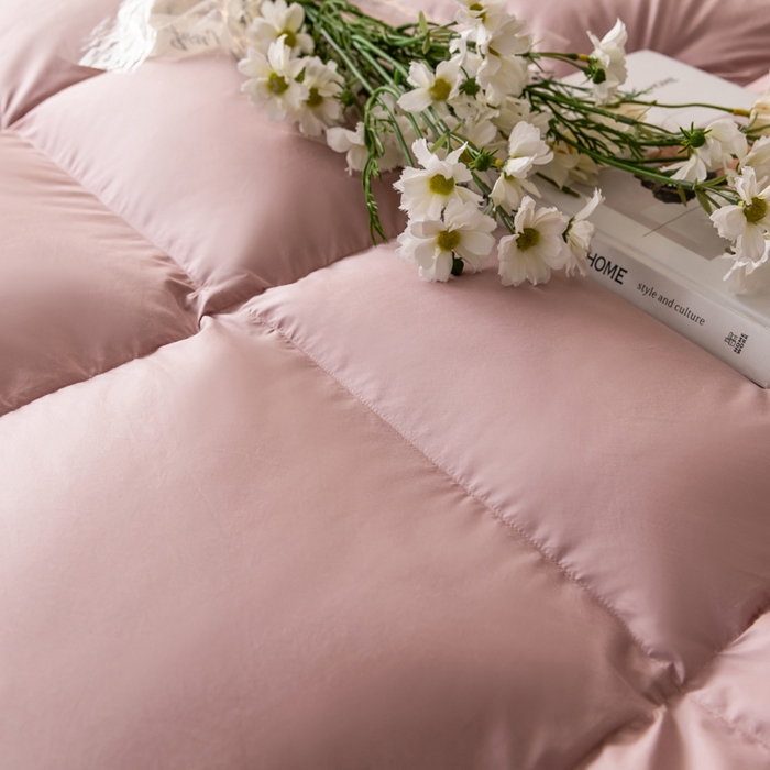 91家纺网 家纺一手货源 找家纺 圣梦莱羽绒家纺 2025新款140支超薄匹马棉羽绒冬被 95鹅绒被子加厚被芯羽绒（假一赔十万元） 豆沙色