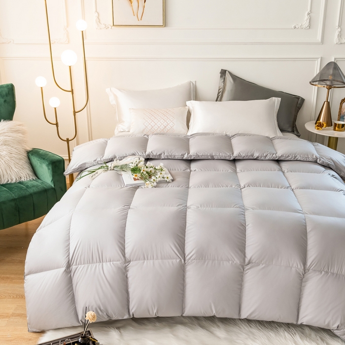 91家纺网 家纺一手货源 找家纺 圣梦莱羽绒家纺 2025新款140支超薄匹马棉羽绒冬被 95鹅绒被子加厚被芯羽绒（假一赔十万元） 灰色