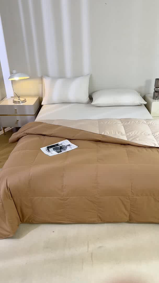 91家纺网 家纺一手货源 找家纺 圣梦莱羽绒家纺 2025春夏新款可水洗羽绒夏被 90拒水白鸭绒被子被芯羽绒（假一赔十万元） 咖棕+咖金