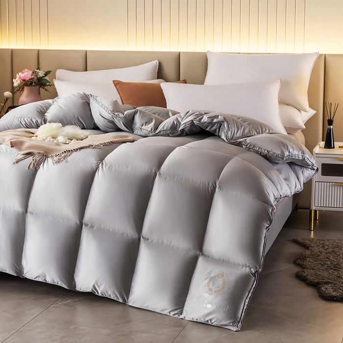 91家纺网 家纺一手货源 找家纺 圣梦莱羽绒家纺 2025新款真丝被壳羽绒冬被95鹅绒被子加厚被芯羽绒 95白鹅绒被（ 假一赔十万元） 灰色
