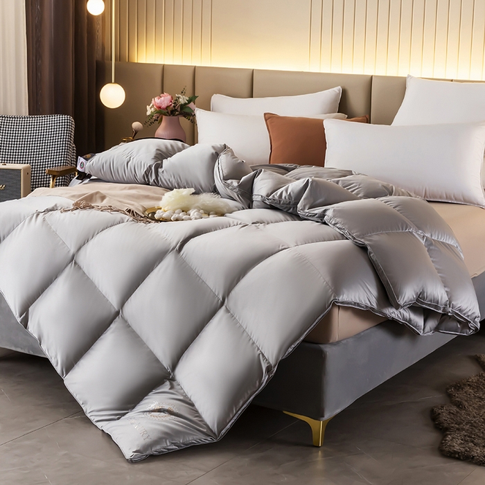 91家纺网 家纺一手货源 找家纺 圣梦莱羽绒家纺 2025新款真丝被壳羽绒冬被95鹅绒被子加厚被芯羽绒 95白鹅绒被（ 假一赔十万元） 灰色
