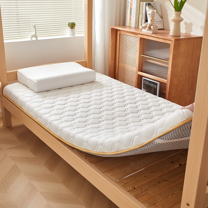 91家纺网 家纺一手货源 找家纺 希廷顿 2025春夏新款足球宿舍床垫单床垫 白色-足球