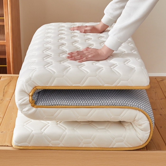 91家纺网 家纺一手货源 找家纺 希廷顿 2025春夏新款足球宿舍床垫单床垫 白色-足球