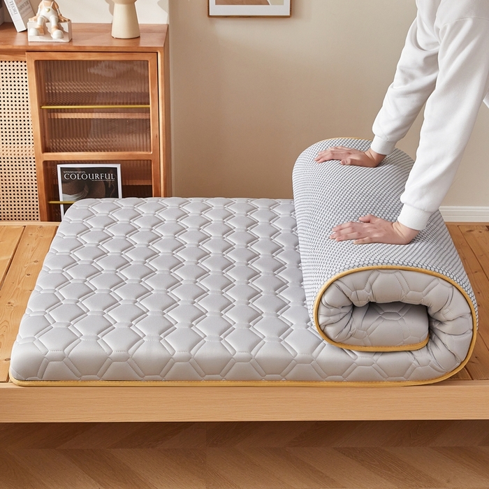 91家纺网 家纺一手货源 找家纺 希廷顿 2025春夏新款足球宿舍床垫单床垫 浅灰-足球