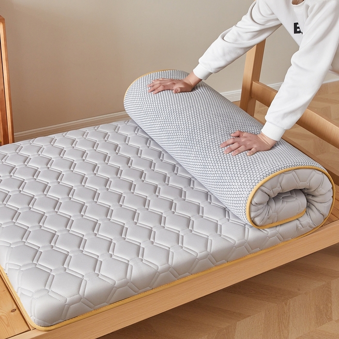 91家纺网 家纺一手货源 找家纺 希廷顿 2025春夏新款足球宿舍床垫单床垫 浅灰-足球