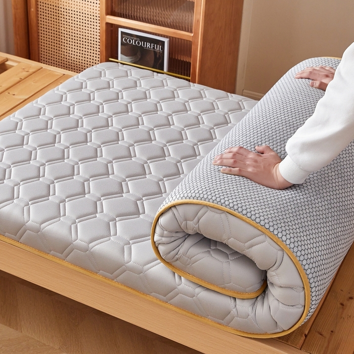 91家纺网 家纺一手货源 找家纺 希廷顿 2025春夏新款足球宿舍床垫单床垫 浅灰-足球