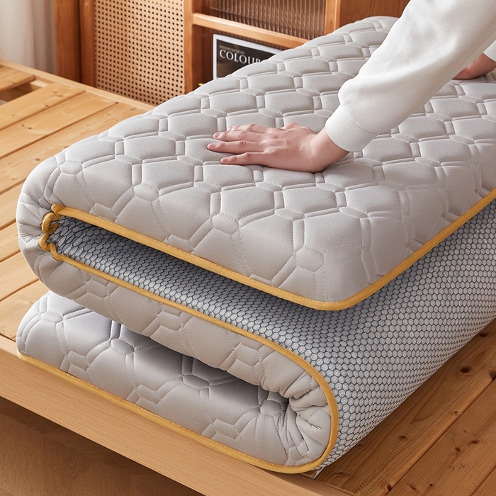 91家纺网 家纺一手货源 找家纺 希廷顿 2025春夏新款足球宿舍床垫单床垫 浅灰-足球