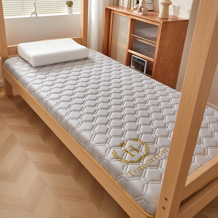 91家纺网 家纺一手货源 找家纺 希廷顿 2025春夏新款足球宿舍床垫单床垫 浅灰-足球-A+烫画