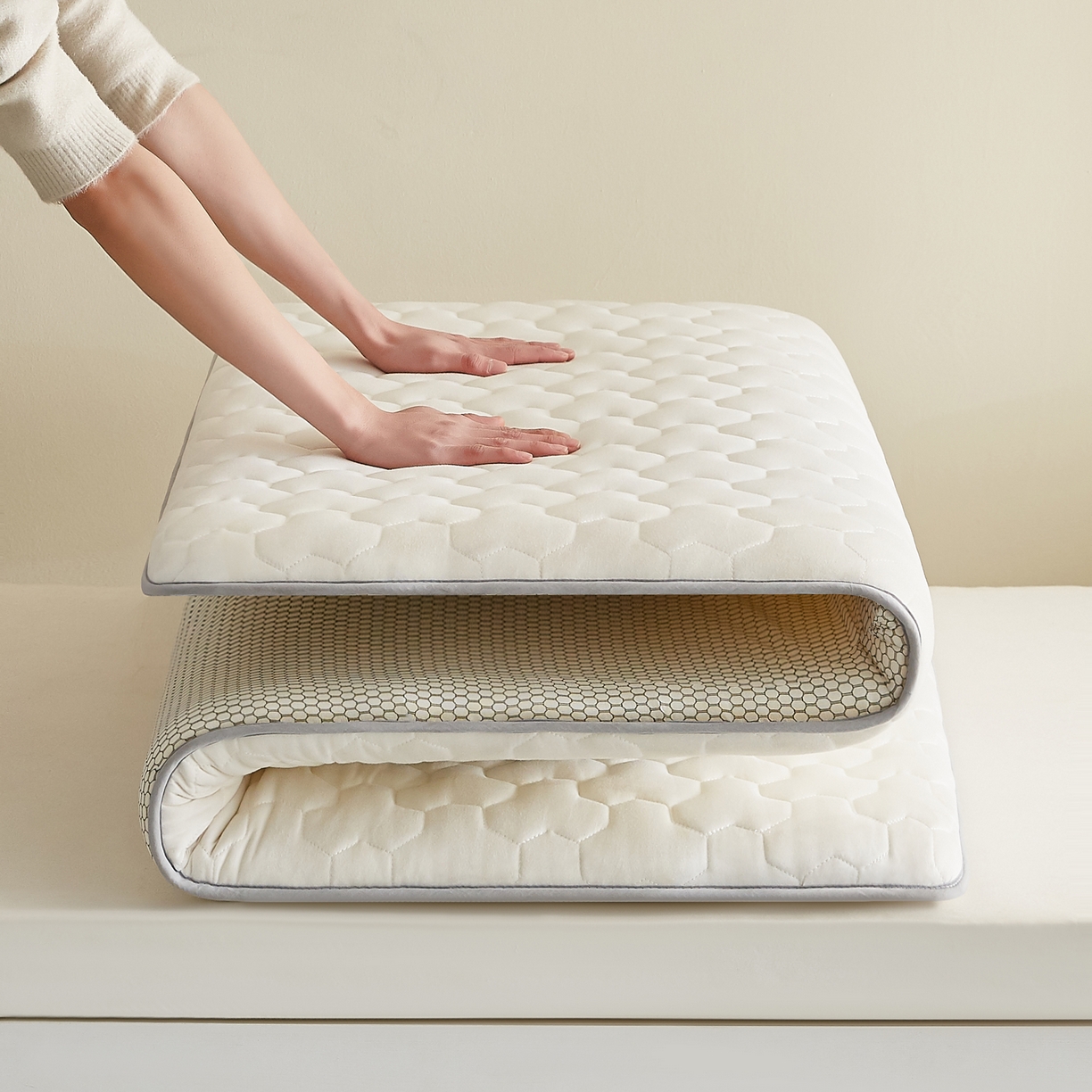91家纺网 家纺一手货源 找家纺 希廷顿 2025春夏新款多边形宿舍床垫单床垫 白色-多边形-H烫画