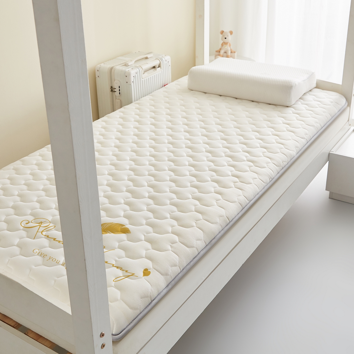 91家纺网 家纺一手货源 找家纺 希廷顿 2025春夏新款多边形宿舍床垫单床垫 白色-多边形-羽毛烫画