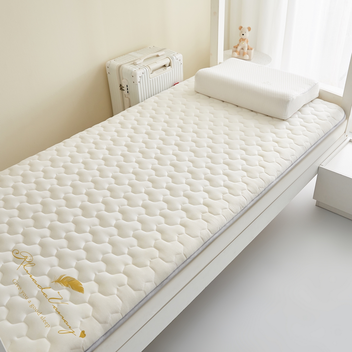 91家纺网 家纺一手货源 找家纺 希廷顿 2025春夏新款多边形宿舍床垫单床垫 白色-多边形-羽毛烫画