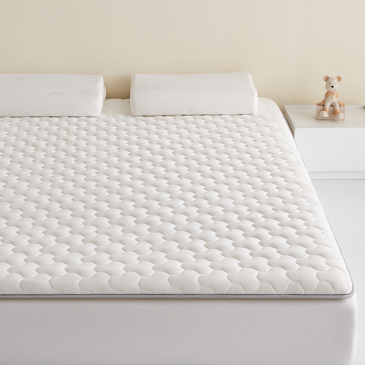 91家纺网 家纺一手货源 找家纺 希廷顿 2025春夏新款多边形床垫单床垫 白色-多边形