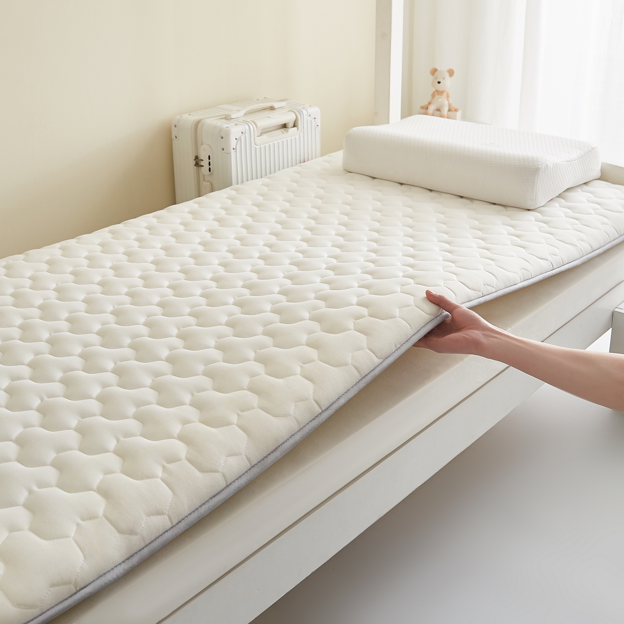 91家纺网 家纺一手货源 找家纺 希廷顿 2025春夏新款多边形宿舍床垫单床垫 白色-多边形-羽毛烫画