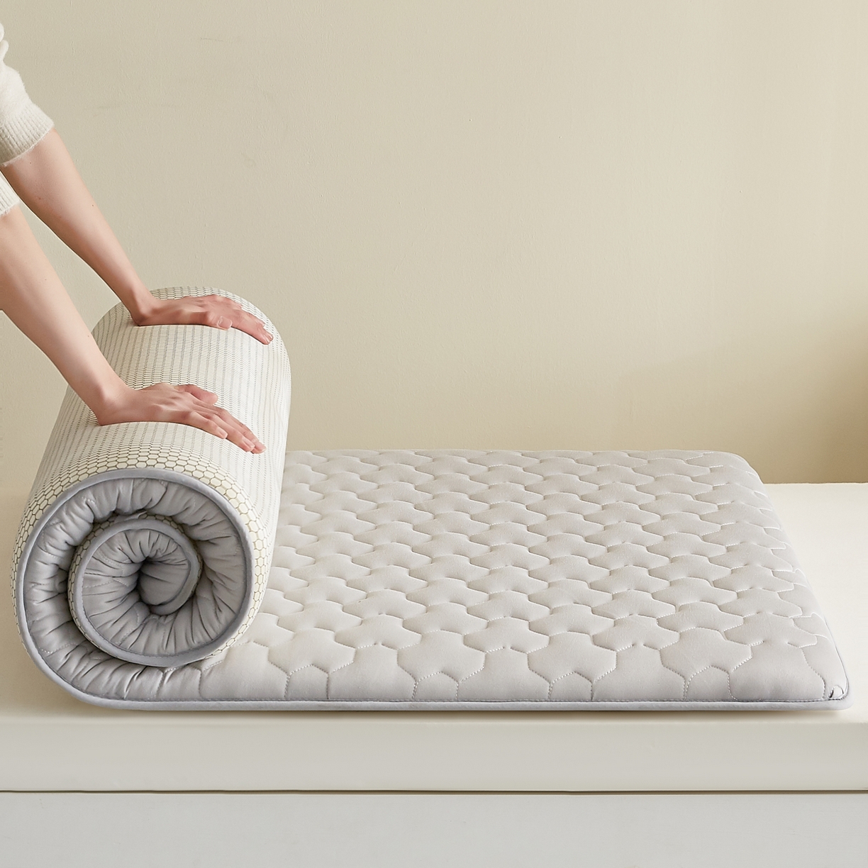 91家纺网 家纺一手货源 找家纺 希廷顿 2025春夏新款多边形宿舍床垫单床垫 浅灰-多边形