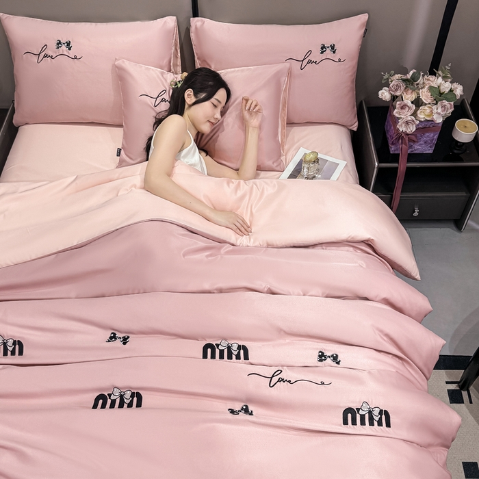 91家纺网 家纺一手货源 找家纺 乐沐家纺 2025春夏新款水洗真丝绣花冰丝四件套 mm-豆沙粉