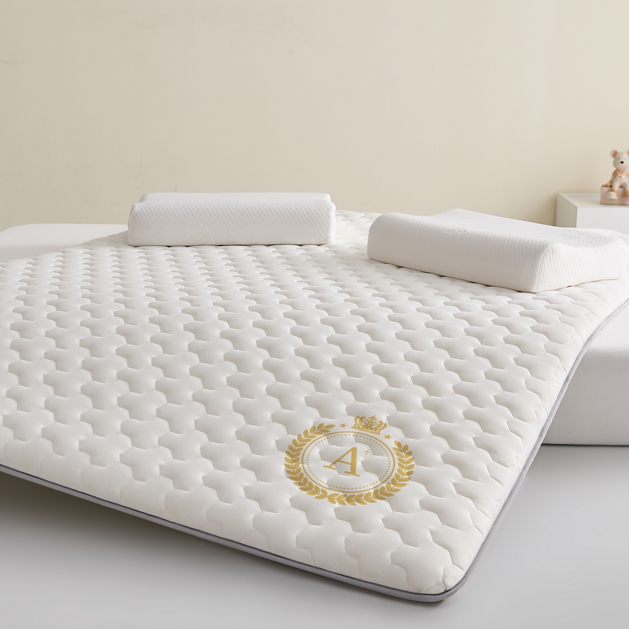 91家纺网 家纺一手货源 找家纺 希廷顿 2025春夏新款多边形床垫单床垫 白色-多边形-A+烫画