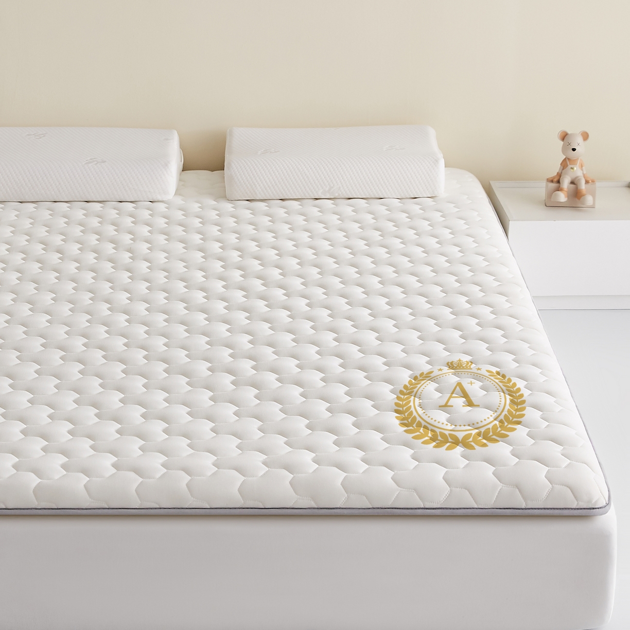 91家纺网 家纺一手货源 找家纺 希廷顿 2025春夏新款多边形床垫单床垫 白色-多边形-A+烫画