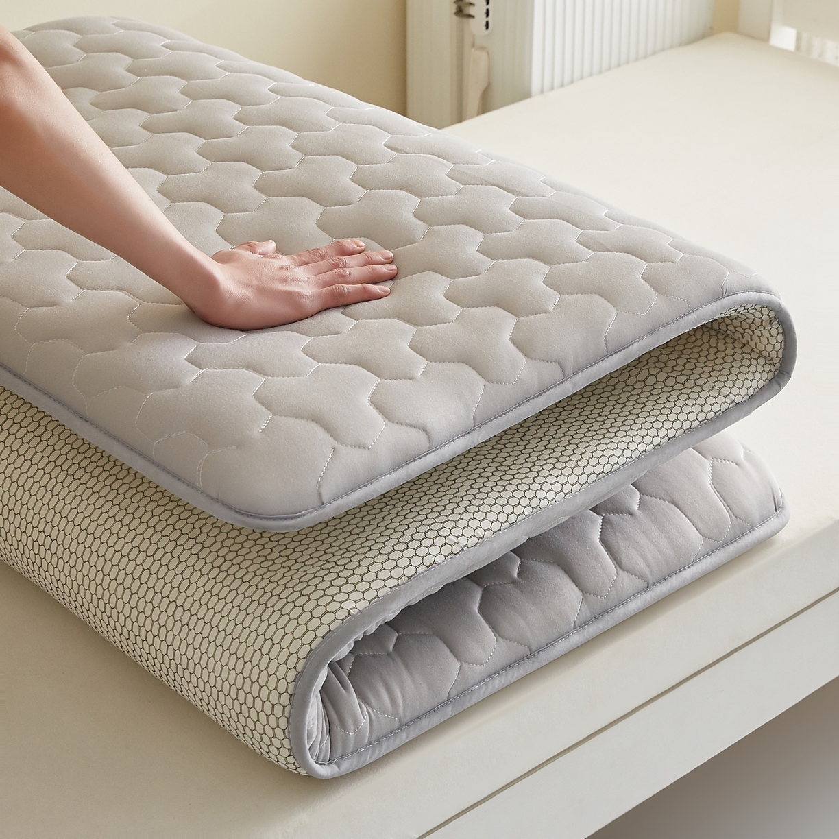 91家纺网 家纺一手货源 找家纺 希廷顿 2025春夏新款多边形宿舍床垫单床垫 浅灰-多边形-A+烫画