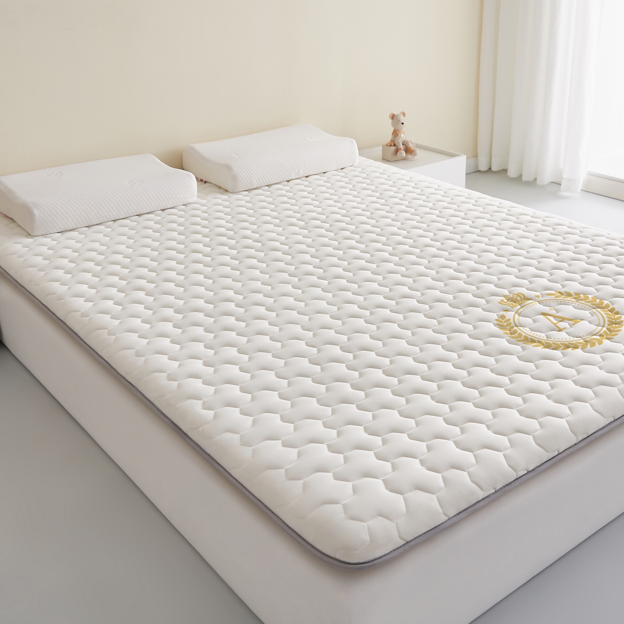 91家纺网 家纺一手货源 找家纺 希廷顿 2025春夏新款多边形床垫单床垫 白色-多边形-A+烫画