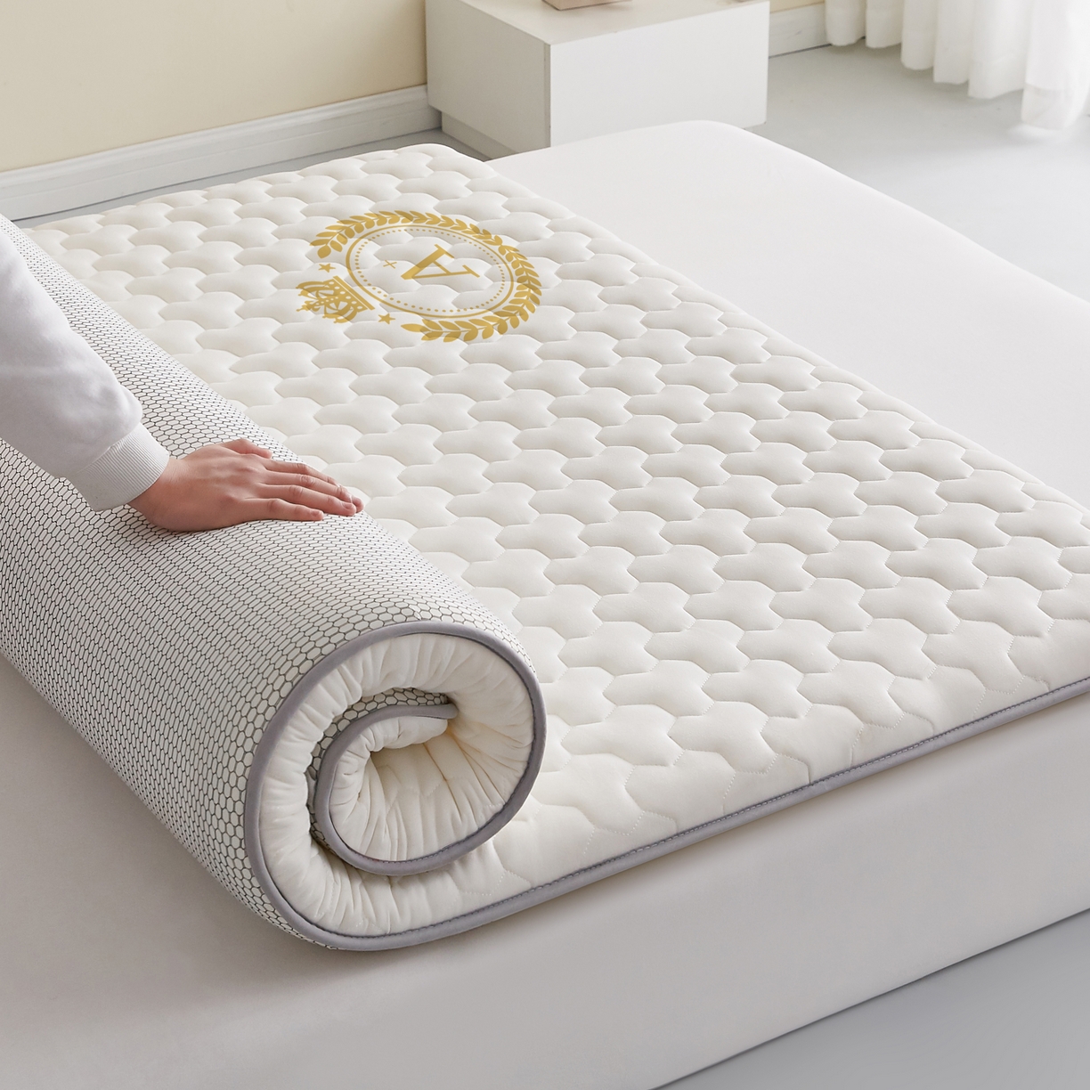 91家纺网 家纺一手货源 找家纺 希廷顿 2025春夏新款多边形床垫单床垫 白色-多边形-A+烫画