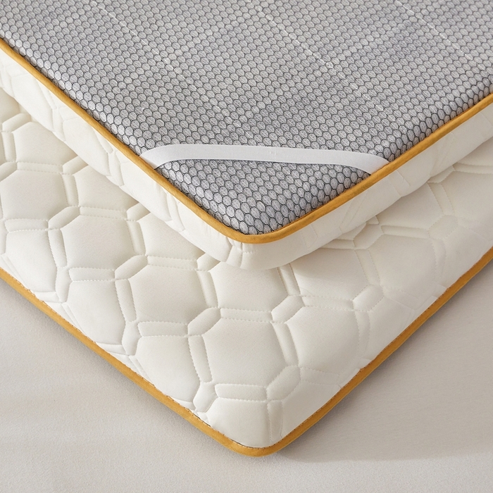 91家纺网 家纺一手货源 找家纺 希廷顿 2025春夏新款足球床垫单床垫 白色-足球-羽毛烫画