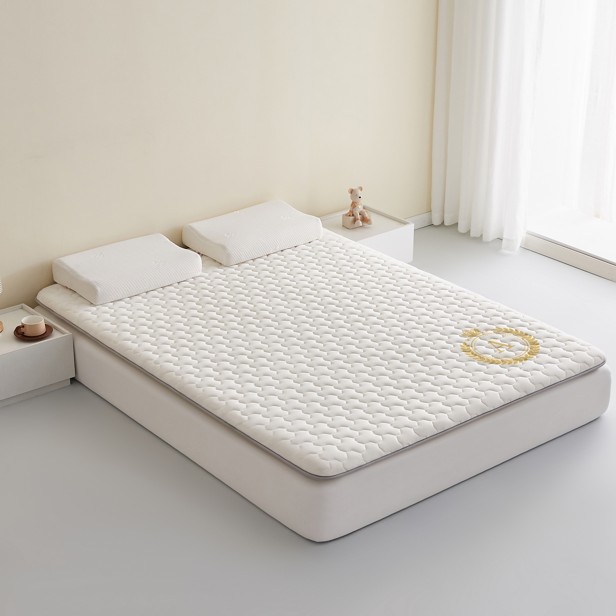 91家纺网 家纺一手货源 找家纺 希廷顿 2025春夏新款多边形床垫单床垫 白色-多边形-A+烫画