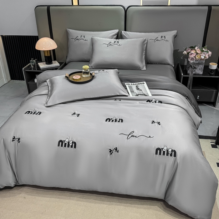 91家纺网 家纺一手货源 找家纺 乐沐家纺 2025春夏新款水洗真丝绣花冰丝四件套 mm-烟云灰