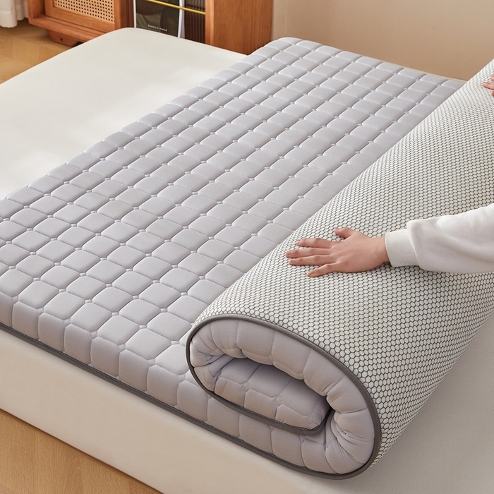 91家纺网 家纺一手货源 找家纺 希廷顿 2025春夏新款方格床垫单床垫 浅灰-方格