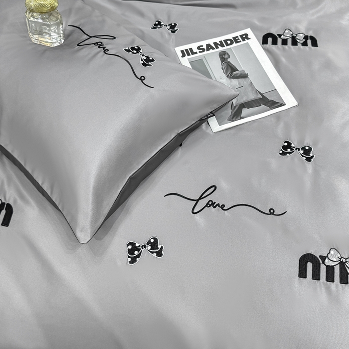 91家纺网 家纺一手货源 找家纺 乐沐家纺 2025春夏新款水洗真丝绣花冰丝四件套 mm-烟云灰