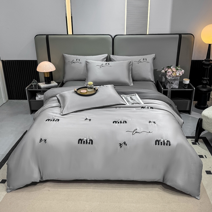 91家纺网 家纺一手货源 找家纺 乐沐家纺 2025春夏新款水洗真丝绣花冰丝四件套 mm-烟云灰