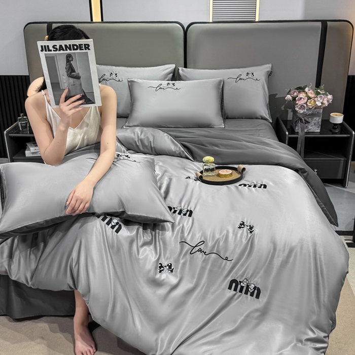 91家纺网 家纺一手货源 找家纺 乐沐家纺 2025春夏新款水洗真丝绣花冰丝四件套 mm-烟云灰