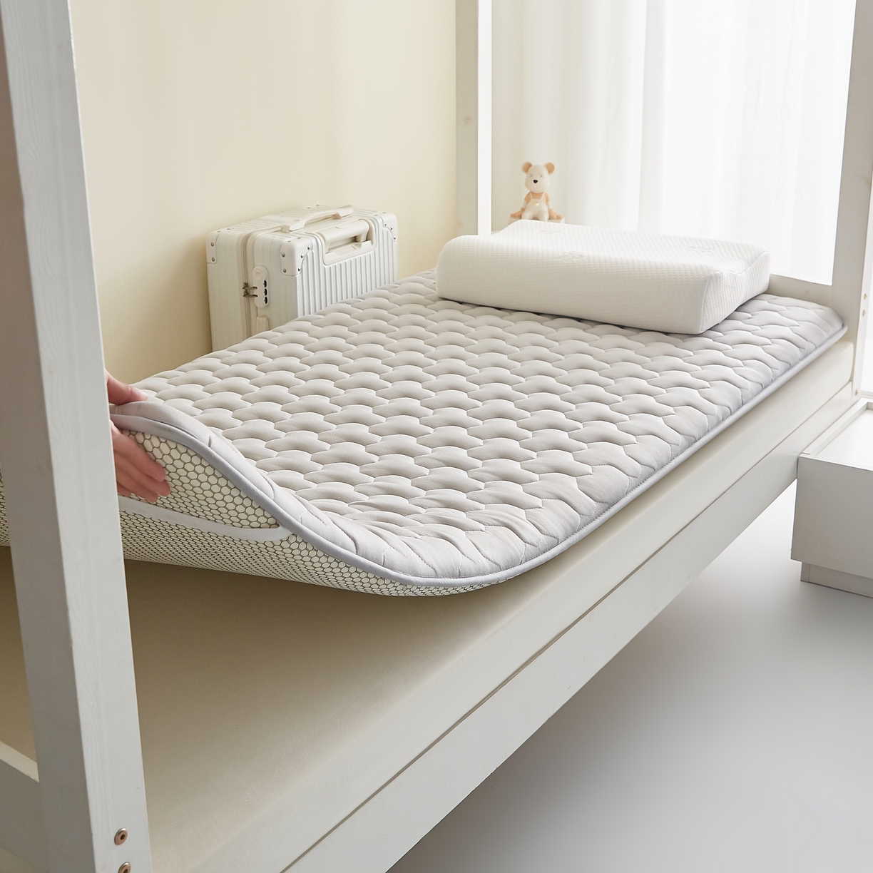 91家纺网 家纺一手货源 找家纺 希廷顿 2025春夏新款多边形宿舍床垫单床垫 浅灰-多边形-H烫画