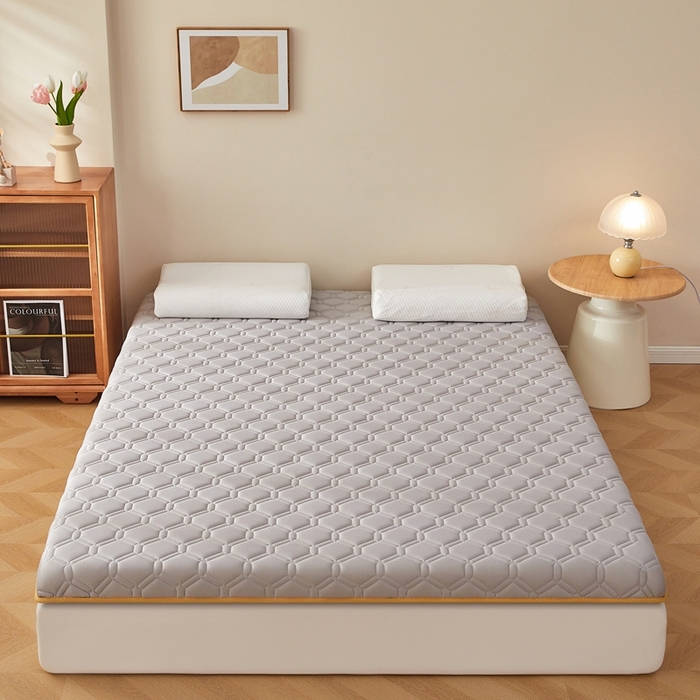 91家纺网 家纺一手货源 找家纺 希廷顿 2025春夏新款足球床垫单床垫 浅灰-足球