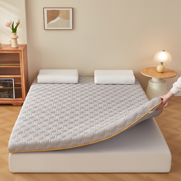 91家纺网 家纺一手货源 找家纺 希廷顿 2025春夏新款足球床垫单床垫 浅灰-足球