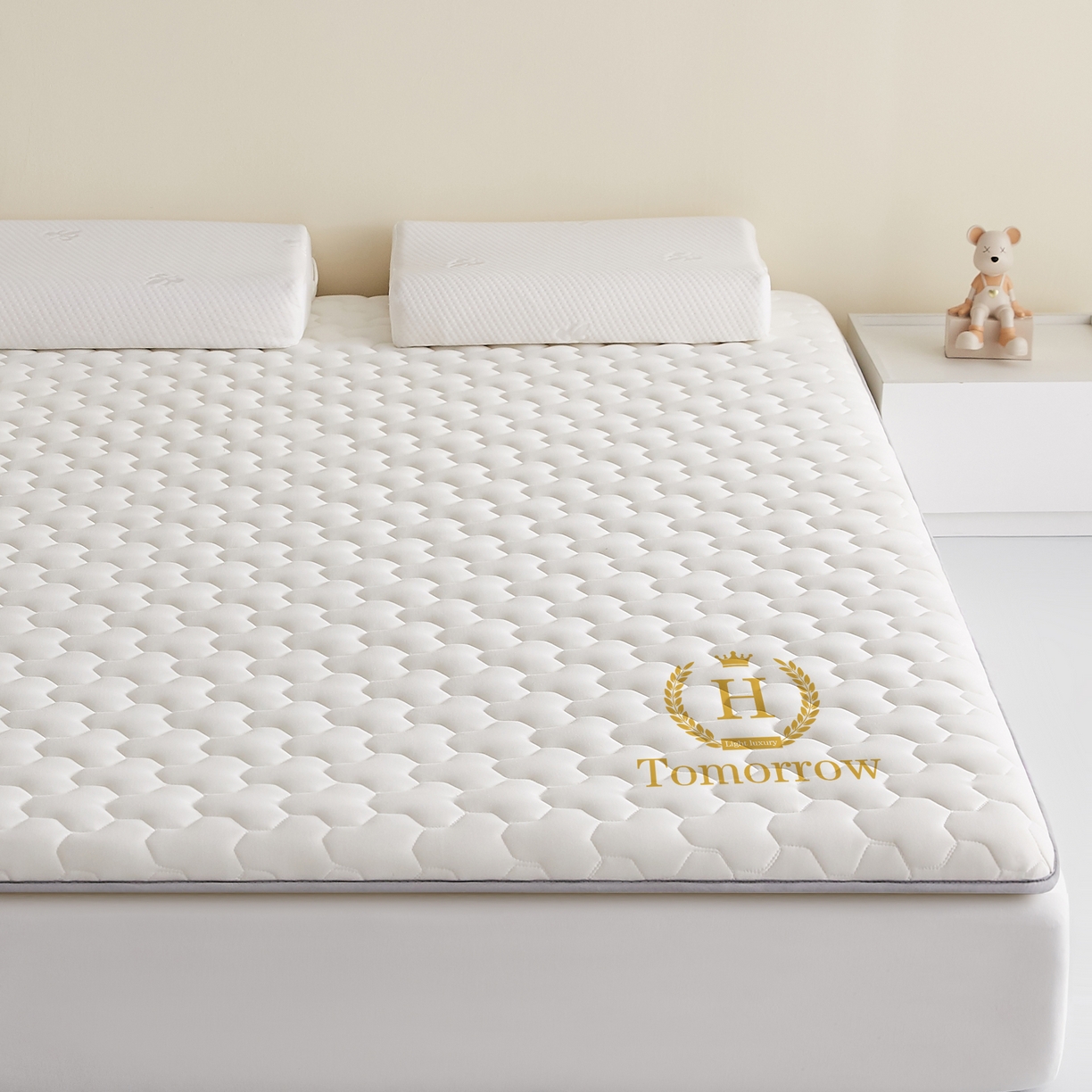 91家纺网 家纺一手货源 找家纺 希廷顿 2025春夏新款多边形床垫单床垫 白色-多边形-H烫画
