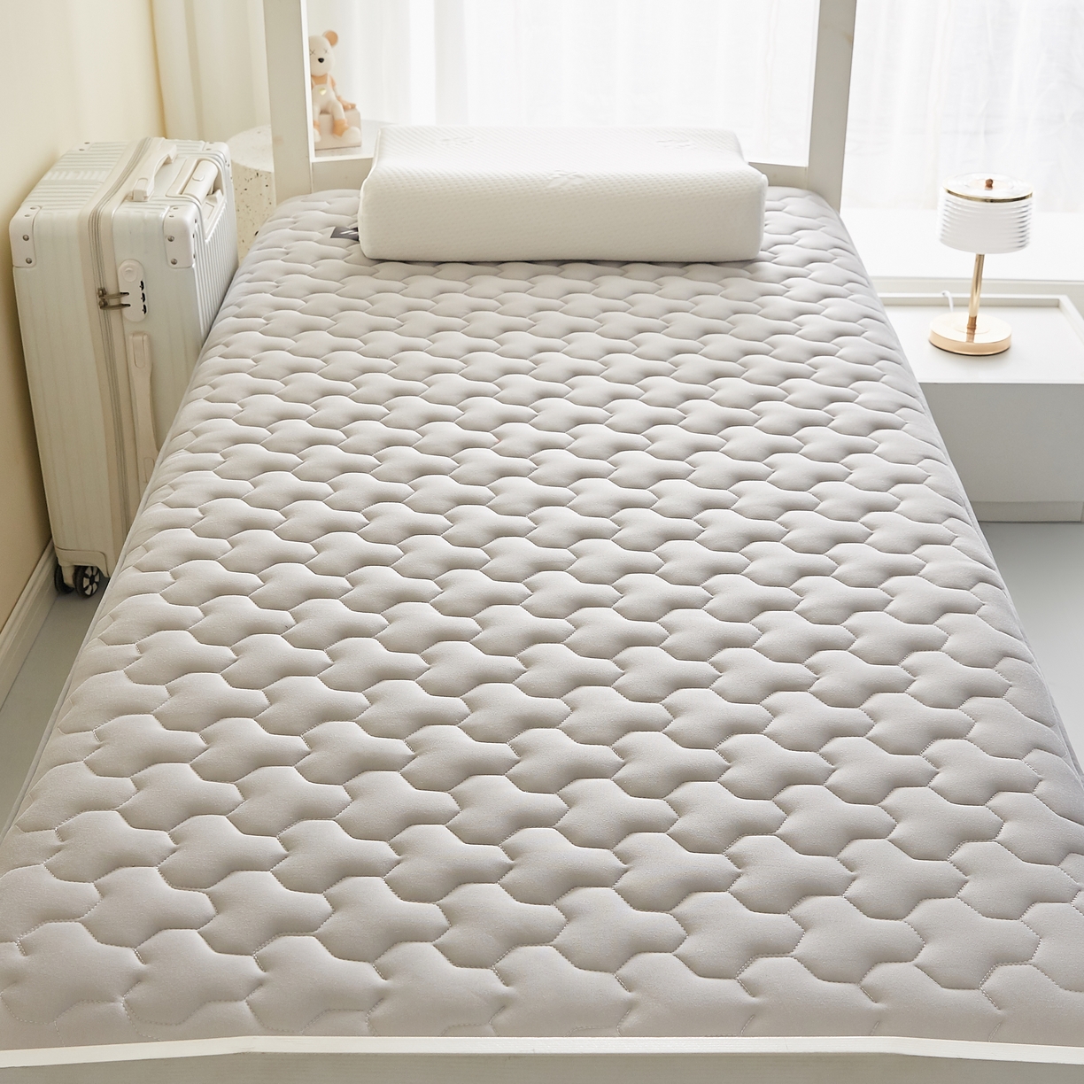 91家纺网 家纺一手货源 找家纺 希廷顿 2025春夏新款多边形宿舍床垫单床垫 浅灰-多边形-H烫画