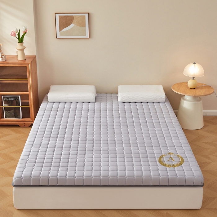 91家纺网 家纺一手货源 找家纺 希廷顿 2025春夏新款方格床垫单床垫 浅灰-方格-A+烫画