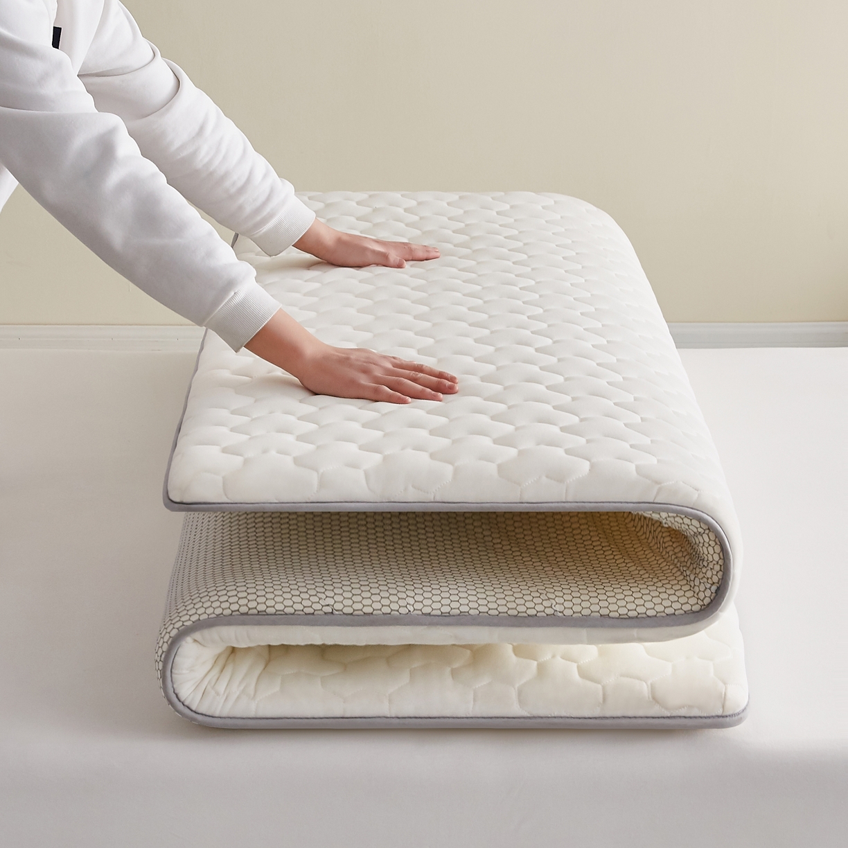 91家纺网 家纺一手货源 找家纺 希廷顿 2025春夏新款多边形床垫单床垫 白色-多边形-H烫画