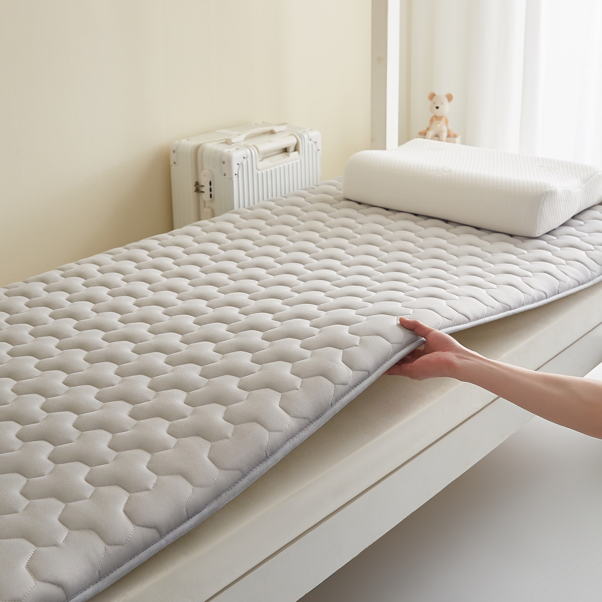 91家纺网 家纺一手货源 找家纺 希廷顿 2025春夏新款多边形宿舍床垫单床垫 浅灰-多边形-H烫画