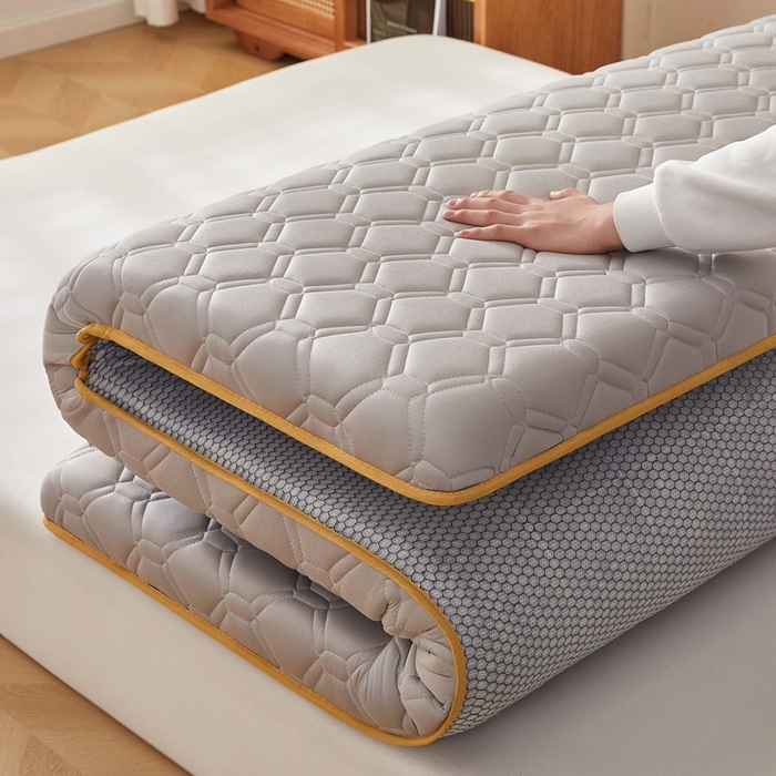 91家纺网 家纺一手货源 找家纺 希廷顿 2025春夏新款足球床垫单床垫 浅灰-足球