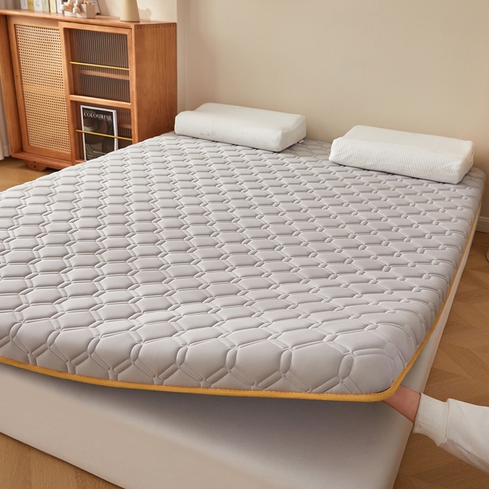 91家纺网 家纺一手货源 找家纺 希廷顿 2025春夏新款足球床垫单床垫 浅灰-足球