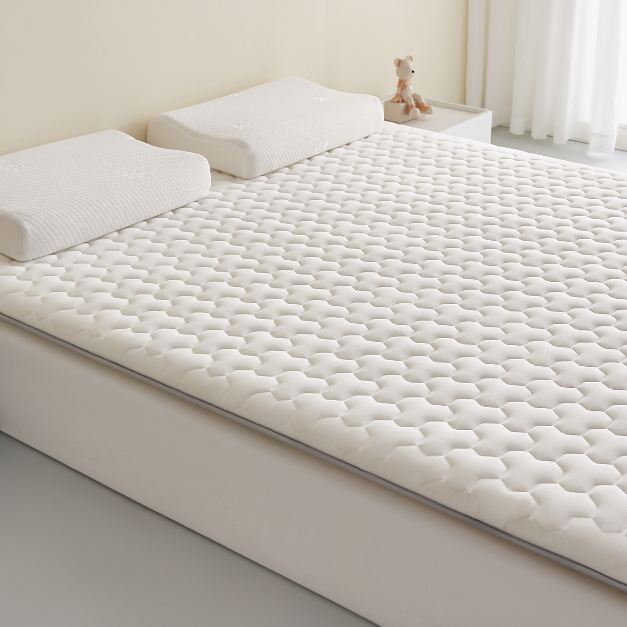 91家纺网 家纺一手货源 找家纺 希廷顿 2025春夏新款多边形床垫单床垫 白色-多边形-H烫画