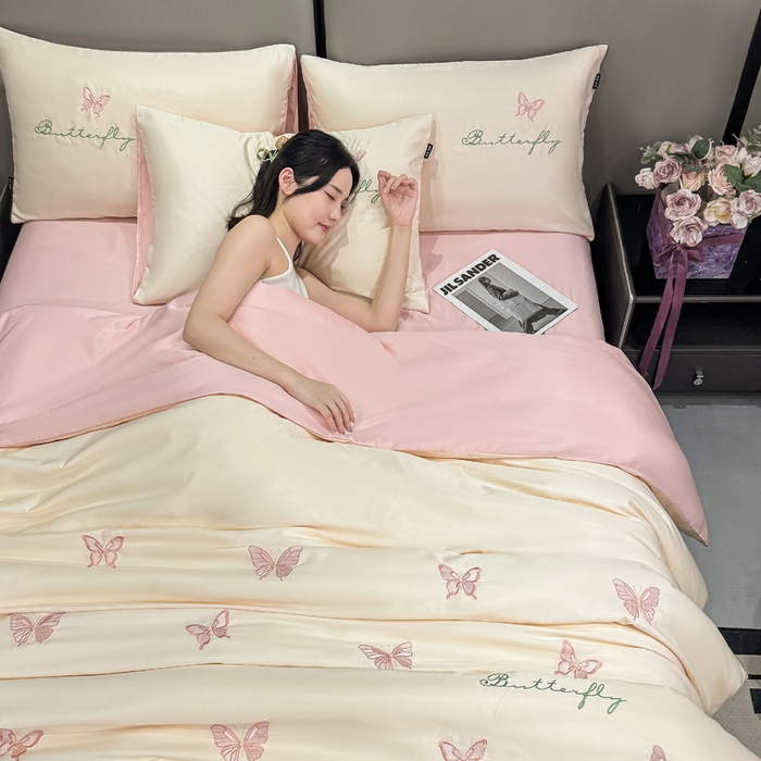 91家纺网 家纺一手货源 找家纺 乐沐家纺 2025春夏新款水洗真丝绣花冰丝四件套 蝴蝶-奶白粉