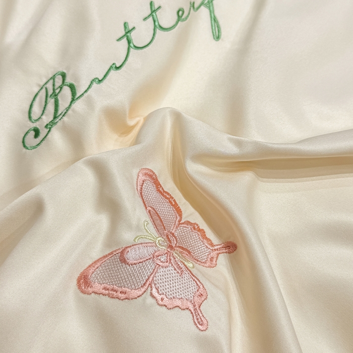 91家纺网 家纺一手货源 找家纺 乐沐家纺 2025春夏新款水洗真丝绣花冰丝四件套 蝴蝶-奶白粉